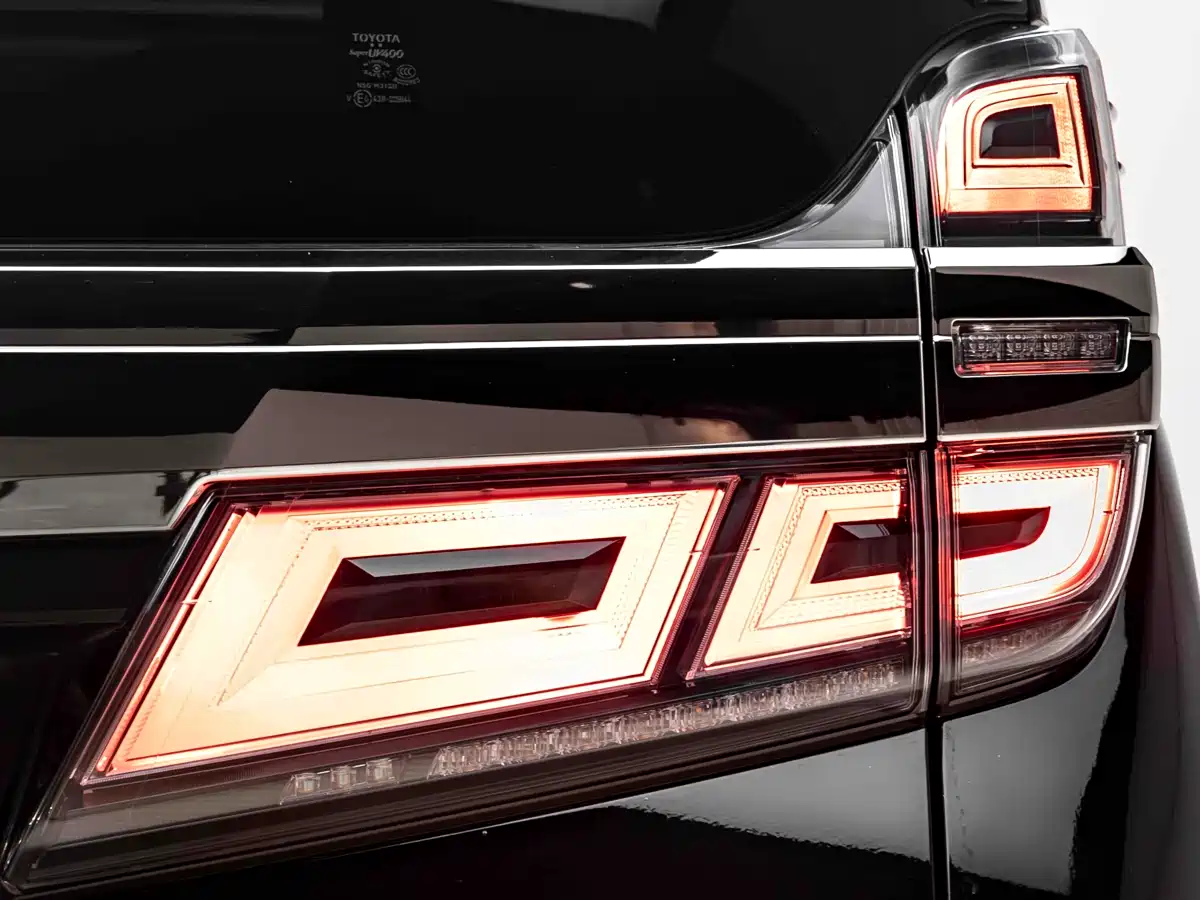 Toyota Vellfire 2021 Crown Hybrid 2.5L HV Premium Edition фото 9