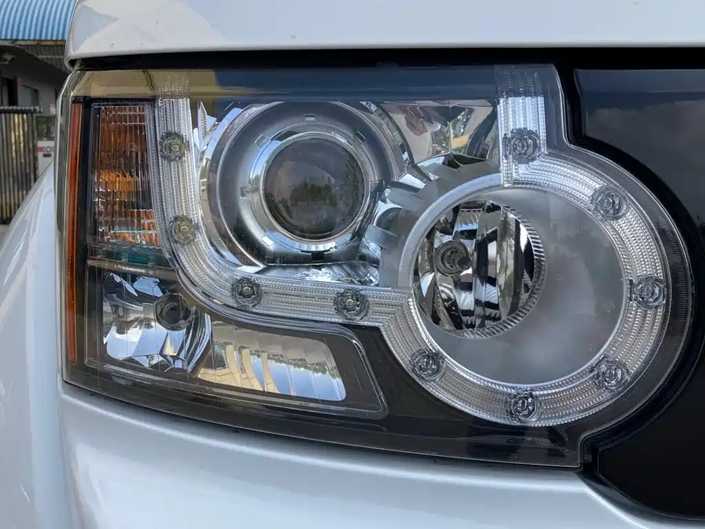 Land Rover Discovery 2012 5.0 V8 HSE фото 8