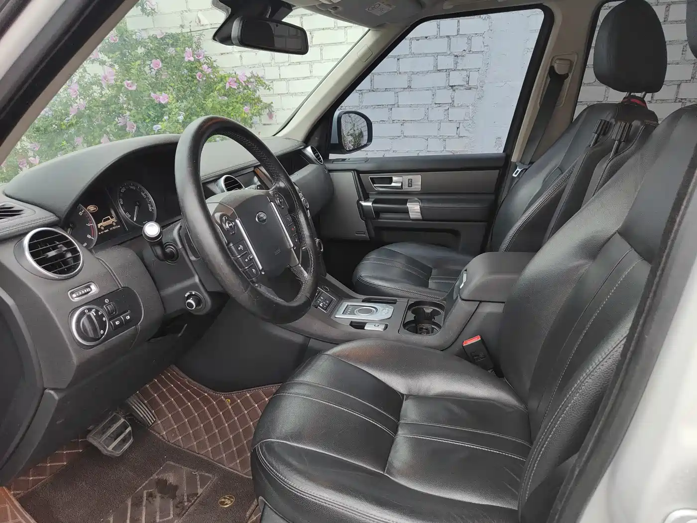 Land Rover Discovery 2016 3.0 SC V6 HSE фото 4