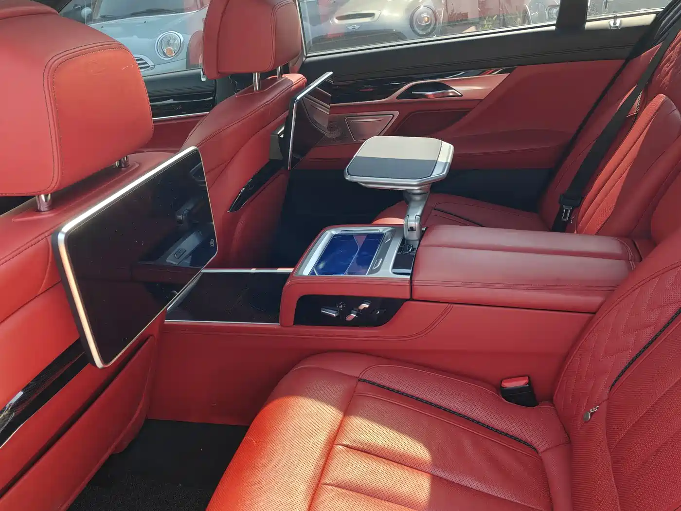BMW 7 Series 2017 M760Li xDrive Excellence Luxury фото 17