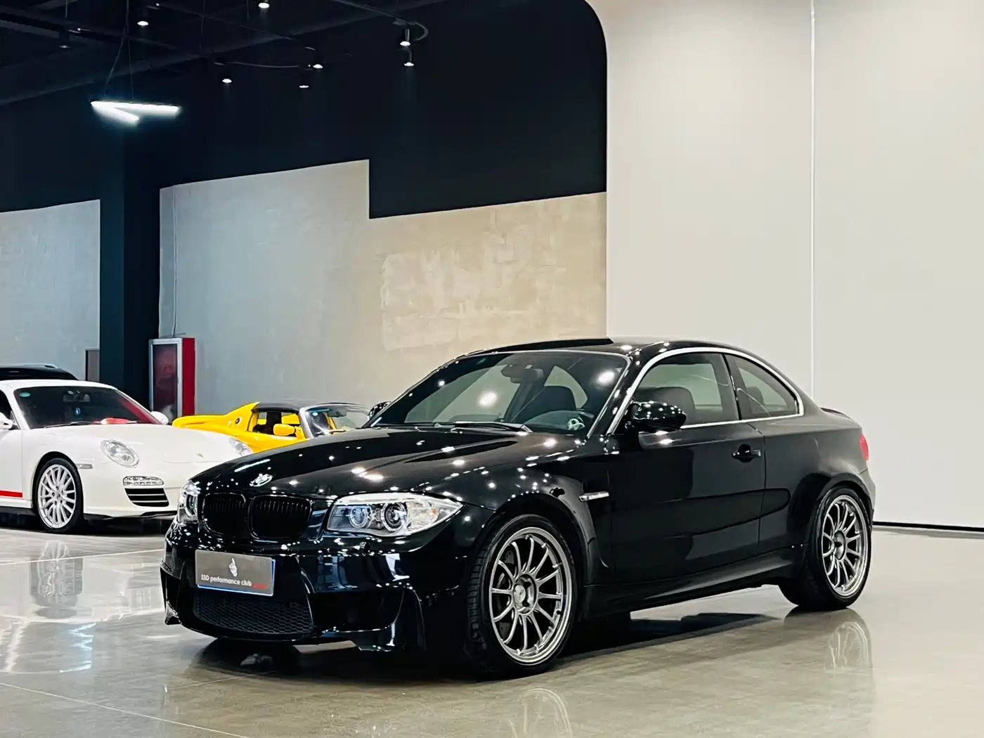 BMW 1 Series M 2011 1M Coupe фото 3
