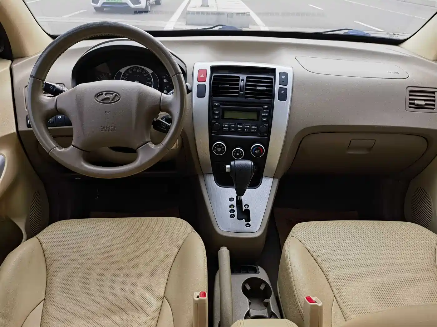 Hyundai Tucson 2013 2.0L Automatic 2WD Comfort фото 8