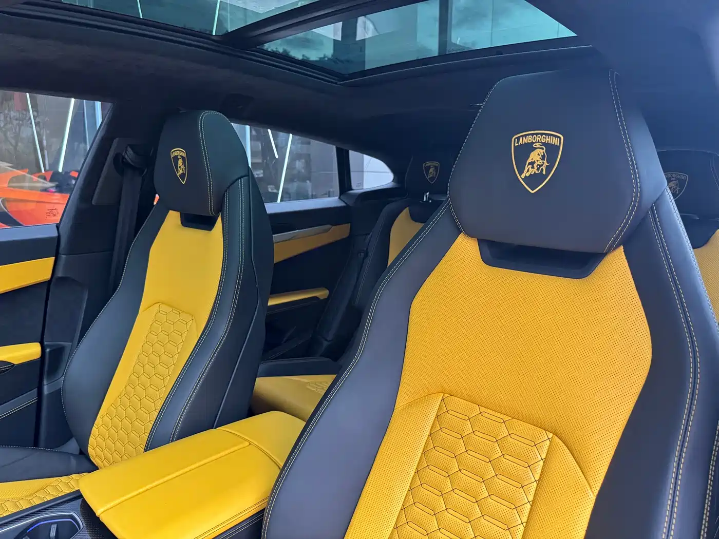 LAMBORGHINI URUS