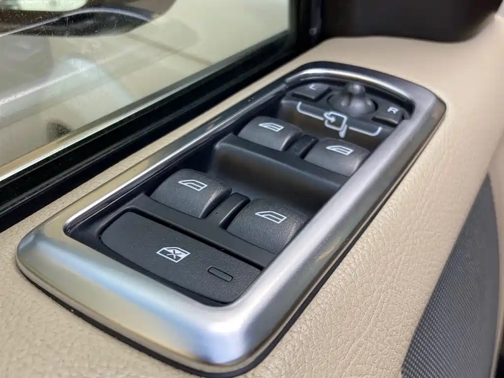 Land Rover Discovery 2012 5.0 V8 HSE фото 9