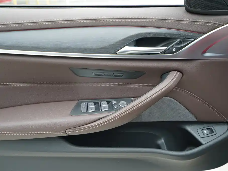 BMW 5 Series 2022 Facelift 530Li Leading M Sport Package фото 5