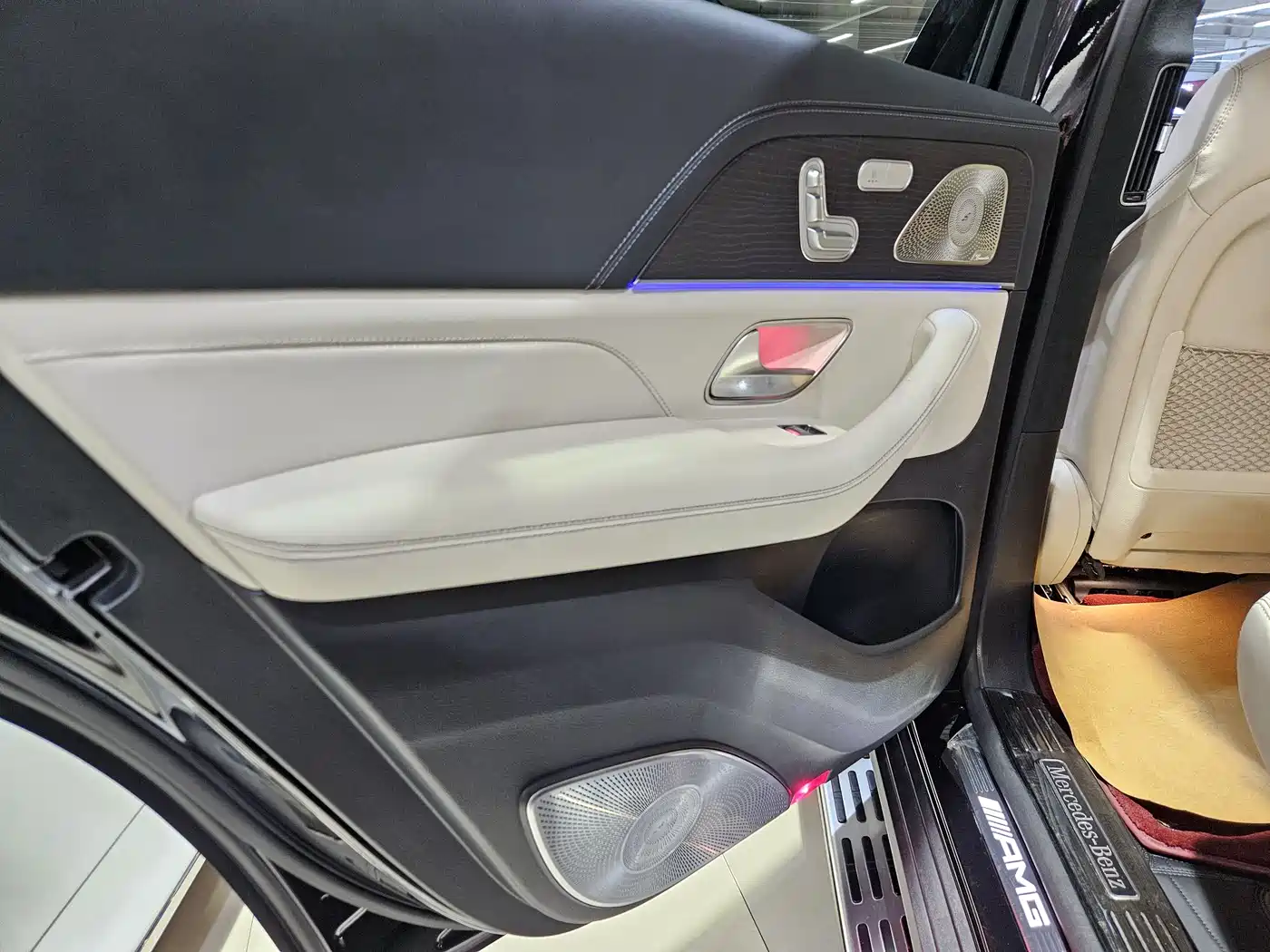 Mercedes-Benz GLS AMG 2024 AMG GLS 63 4MATIC+ фото 20