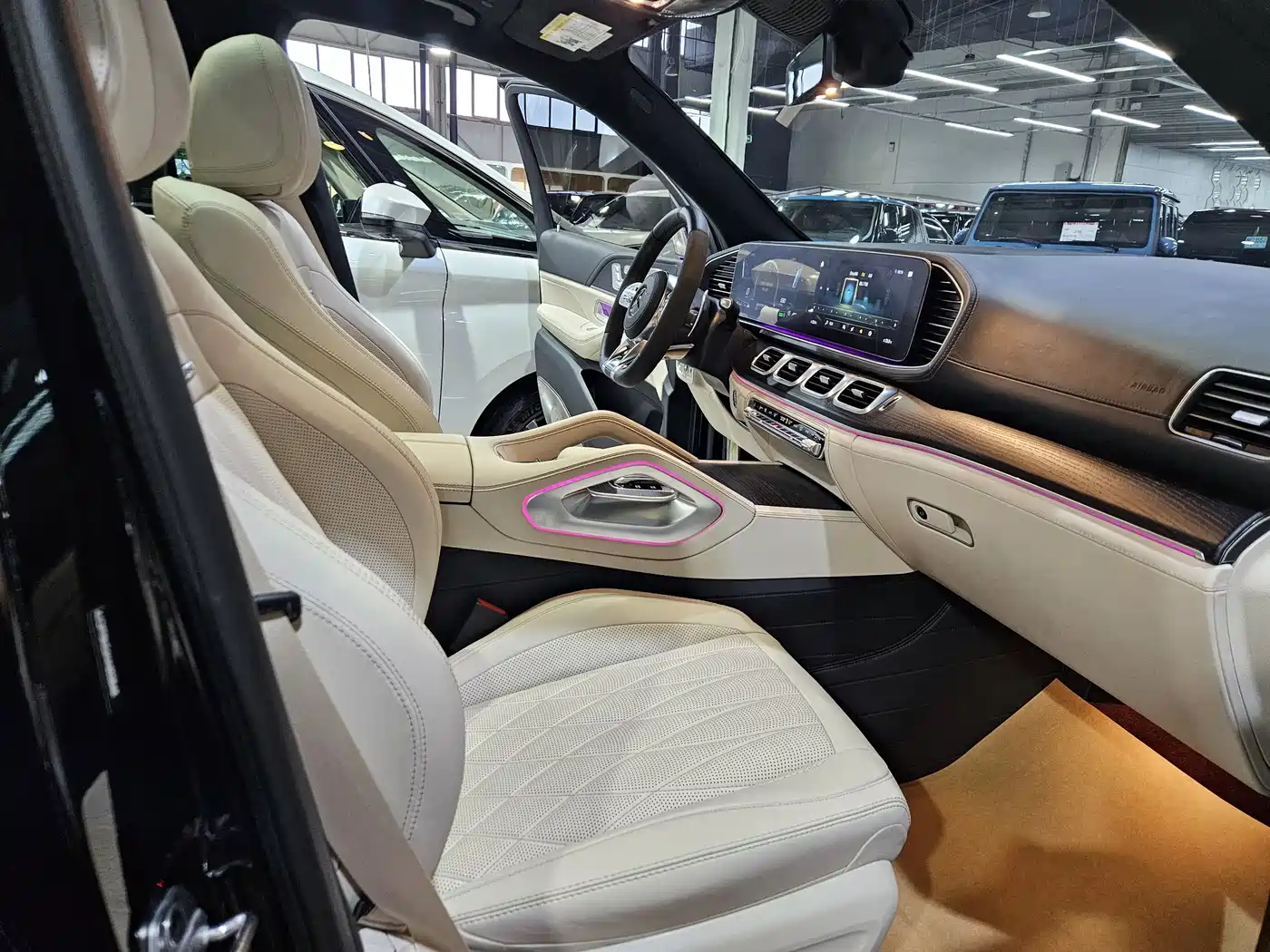 Mercedes-Benz GLS AMG 2024 AMG GLS 63 4MATIC+ фото 25