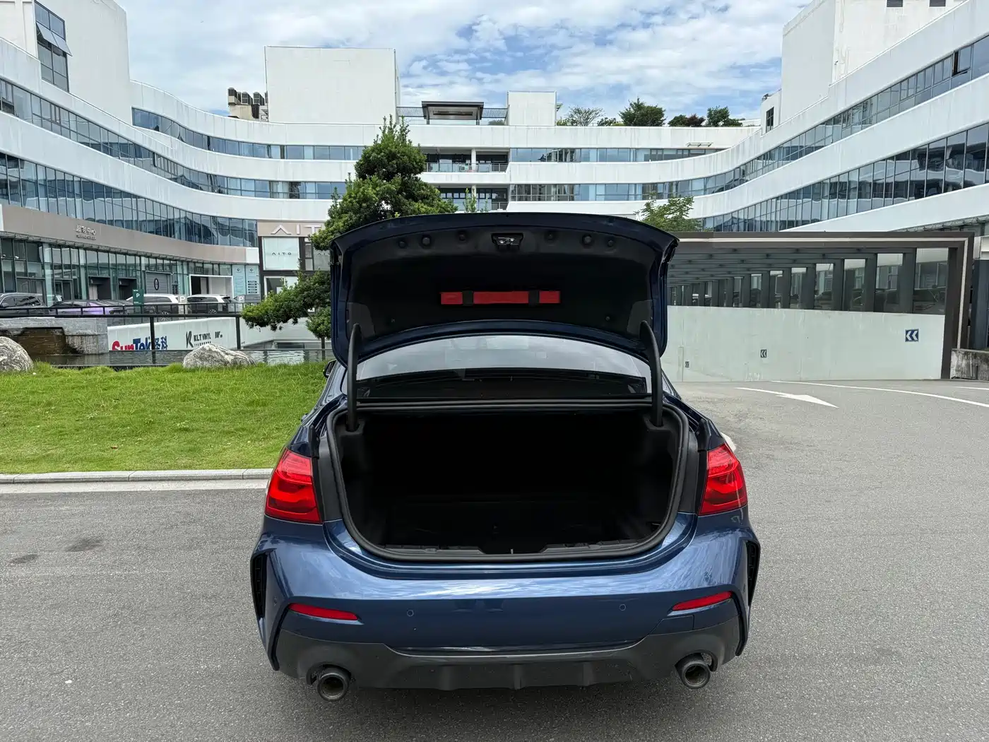 BMW 1 Series 2021 120i M Sport Shadow Edition фото 12