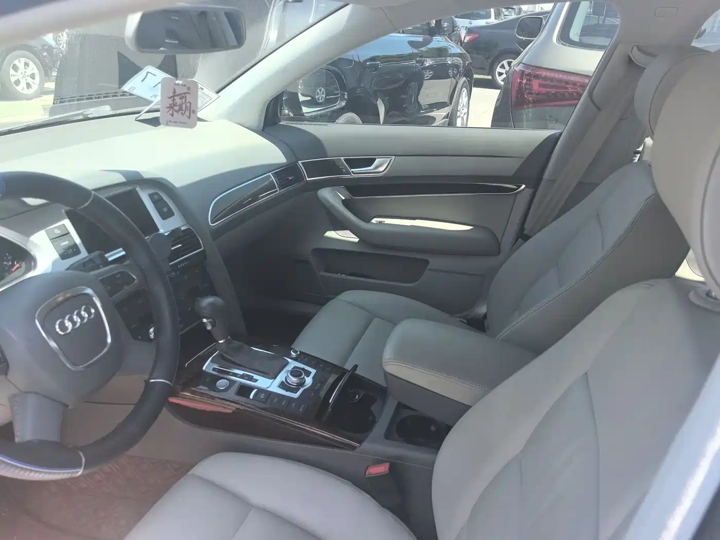 Audi A6L 2010 2.0 TFSI Automatic Standard фото 6