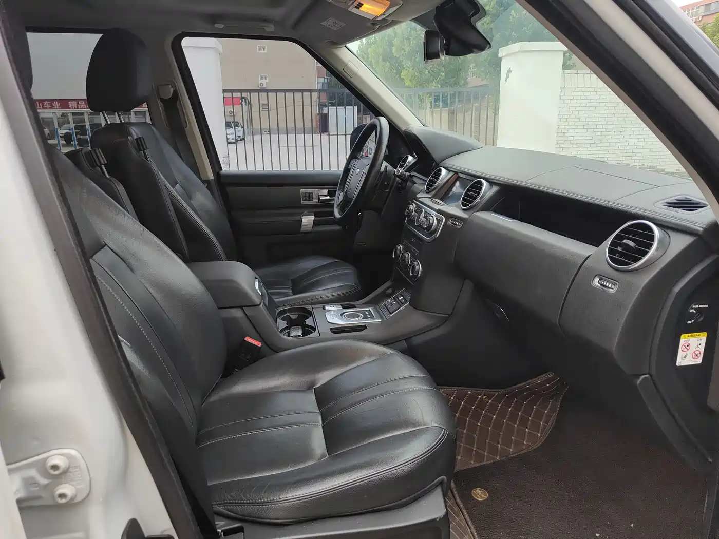 Land Rover Discovery 2016 3.0 SC V6 HSE фото 7