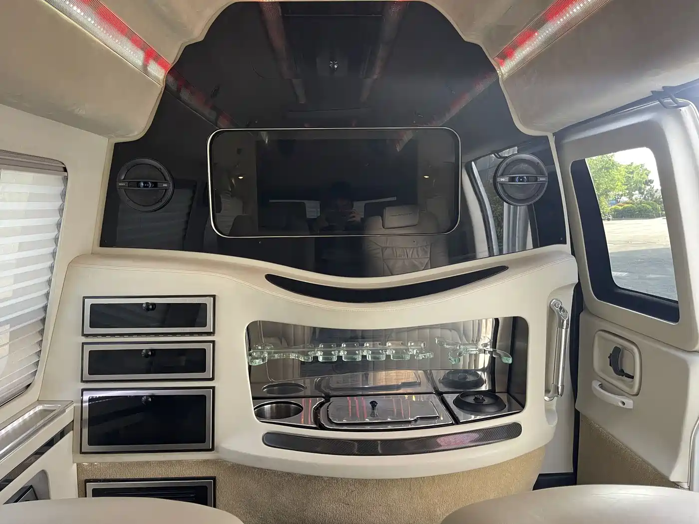 GMC Savana 2013 2011 6.0L Business Star 10-seater