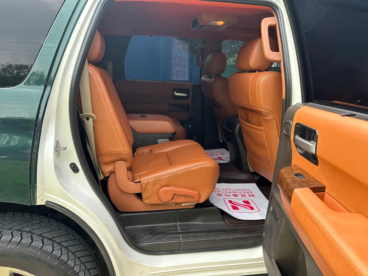 Toyota Sequoia 2010 5.7 Platinum Edition фото 9