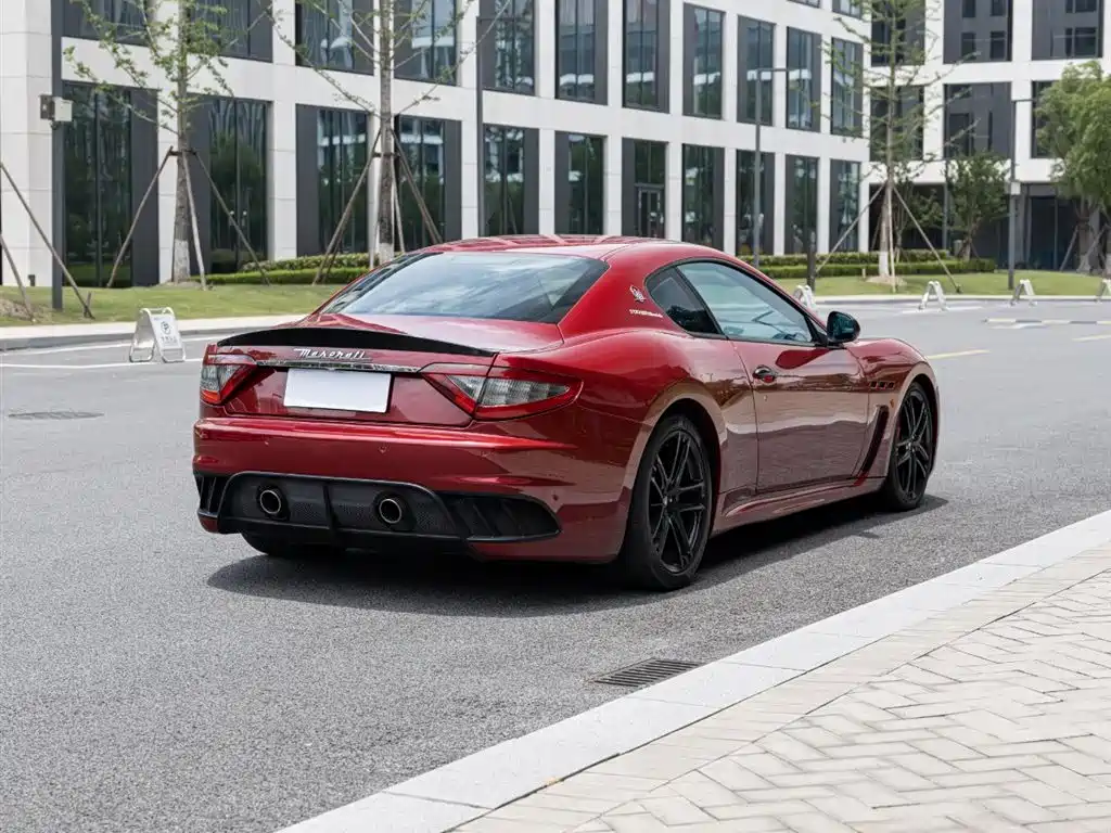Maserati GranTurismo 2012 4.7L MC Stradale фото 4
