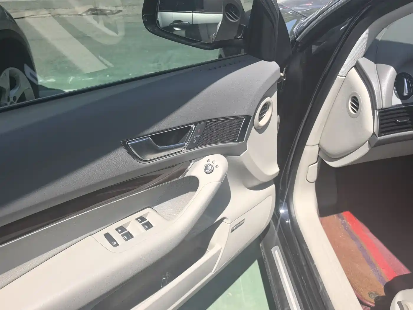 Audi A6L 2010 2.0 TFSI Automatic Standard фото 5