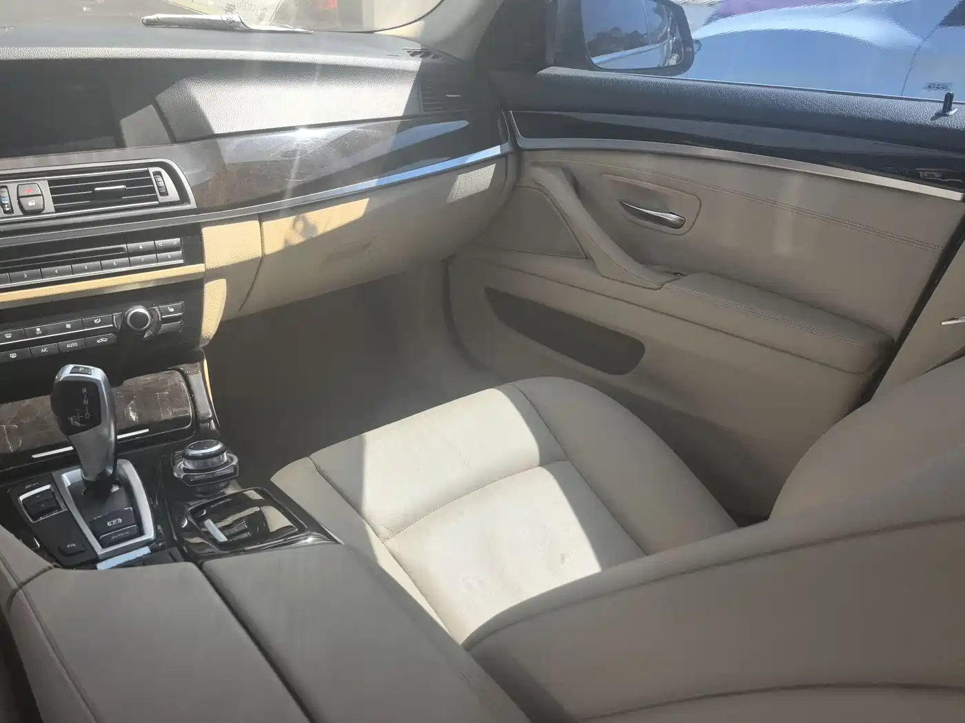 BMW 5 Series 2011 523Li Leading фото 9