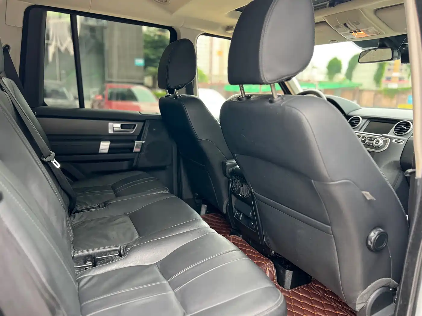 Land Rover Discovery 2015 3.0 SC V6 HSE фото 8