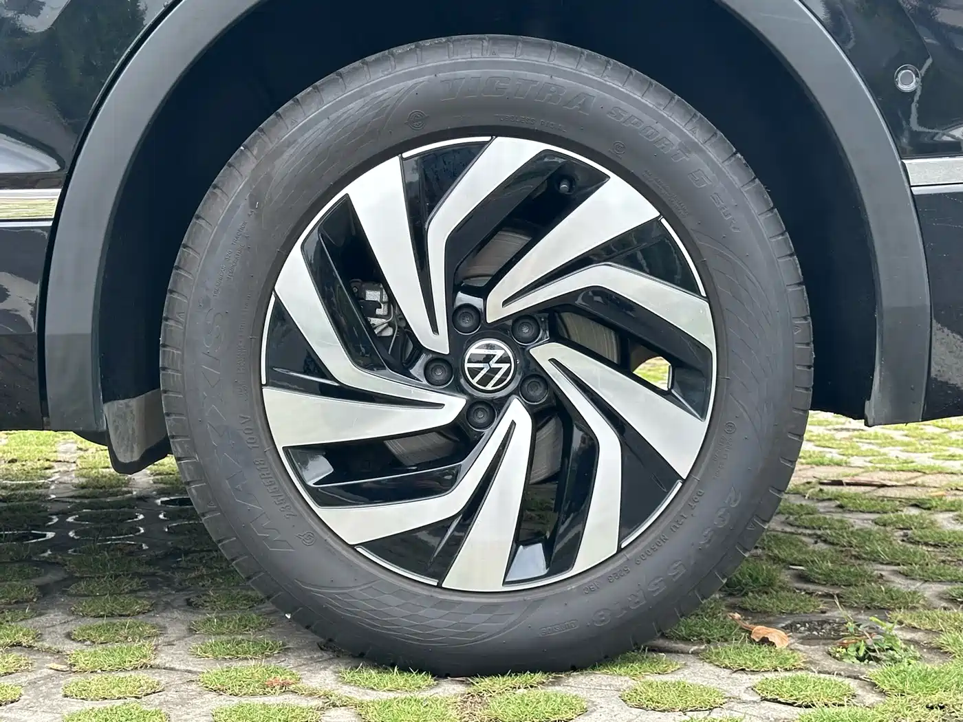 Volkswagen Tiguan L 2024 330TSI Automatic 2WD R-Line Premium Enjoyment Edition фото 13