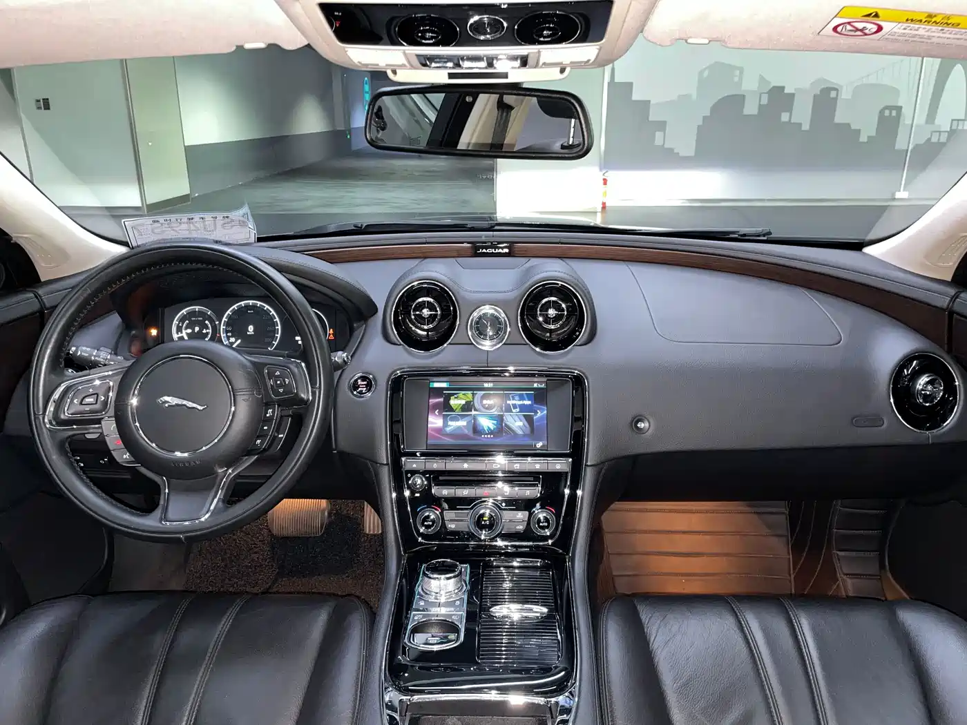 JAGUAR XJ