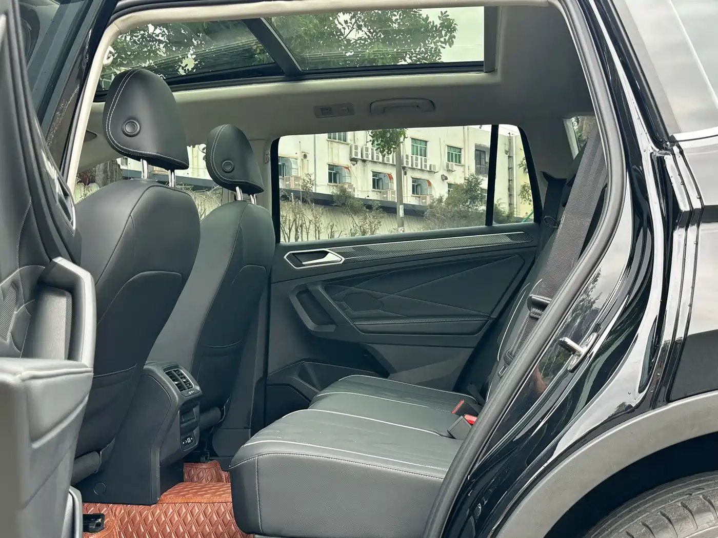 Volkswagen Tiguan L 2024 330TSI Automatic 2WD R-Line Premium Enjoyment Edition фото 10