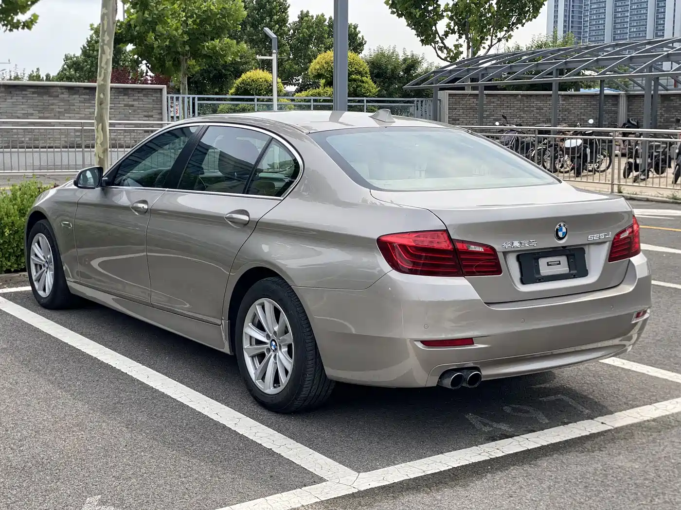 BMW 5 Series 2014 520Li Elegance фото 5
