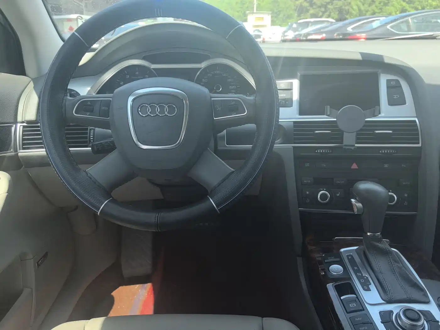 Audi A6L 2010 2.0 TFSI Automatic Standard фото 8