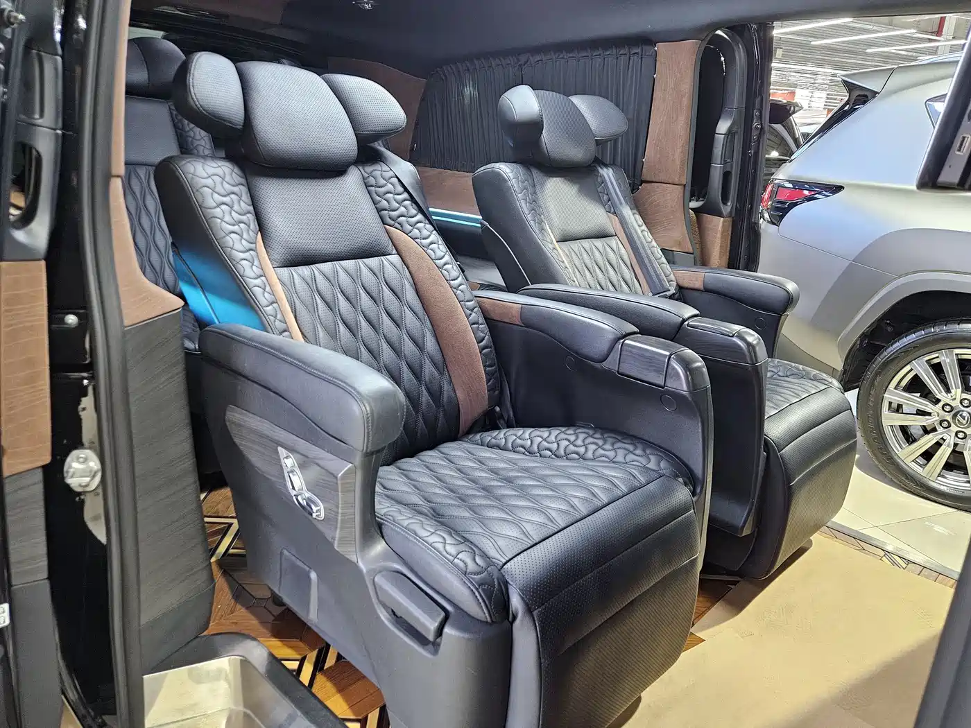 Mercedes-Benz V-Class 2018 V 260 L Premium Long Version China V фото 21