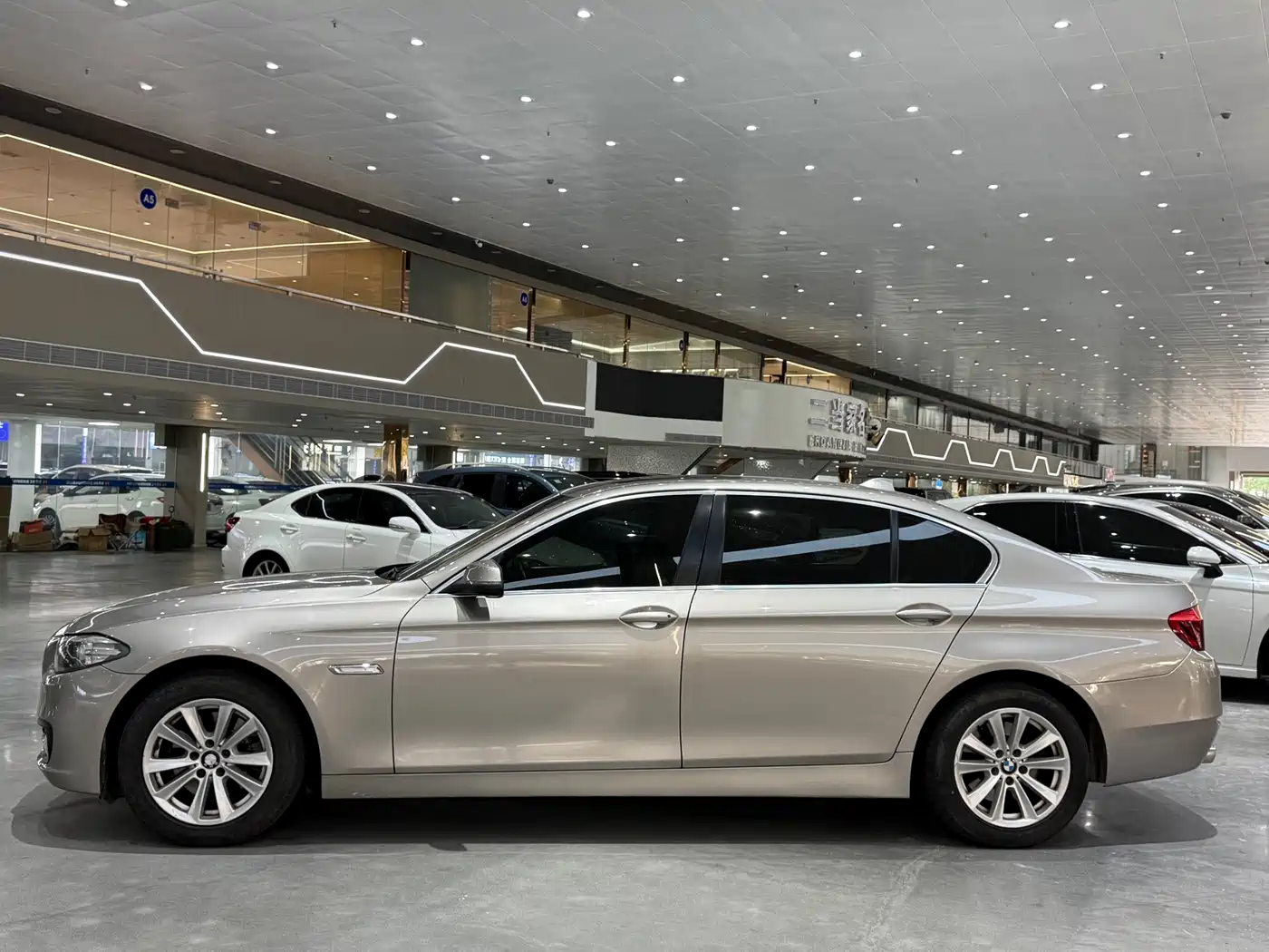 BMW 5 Series 2014 520Li Elegance фото 17