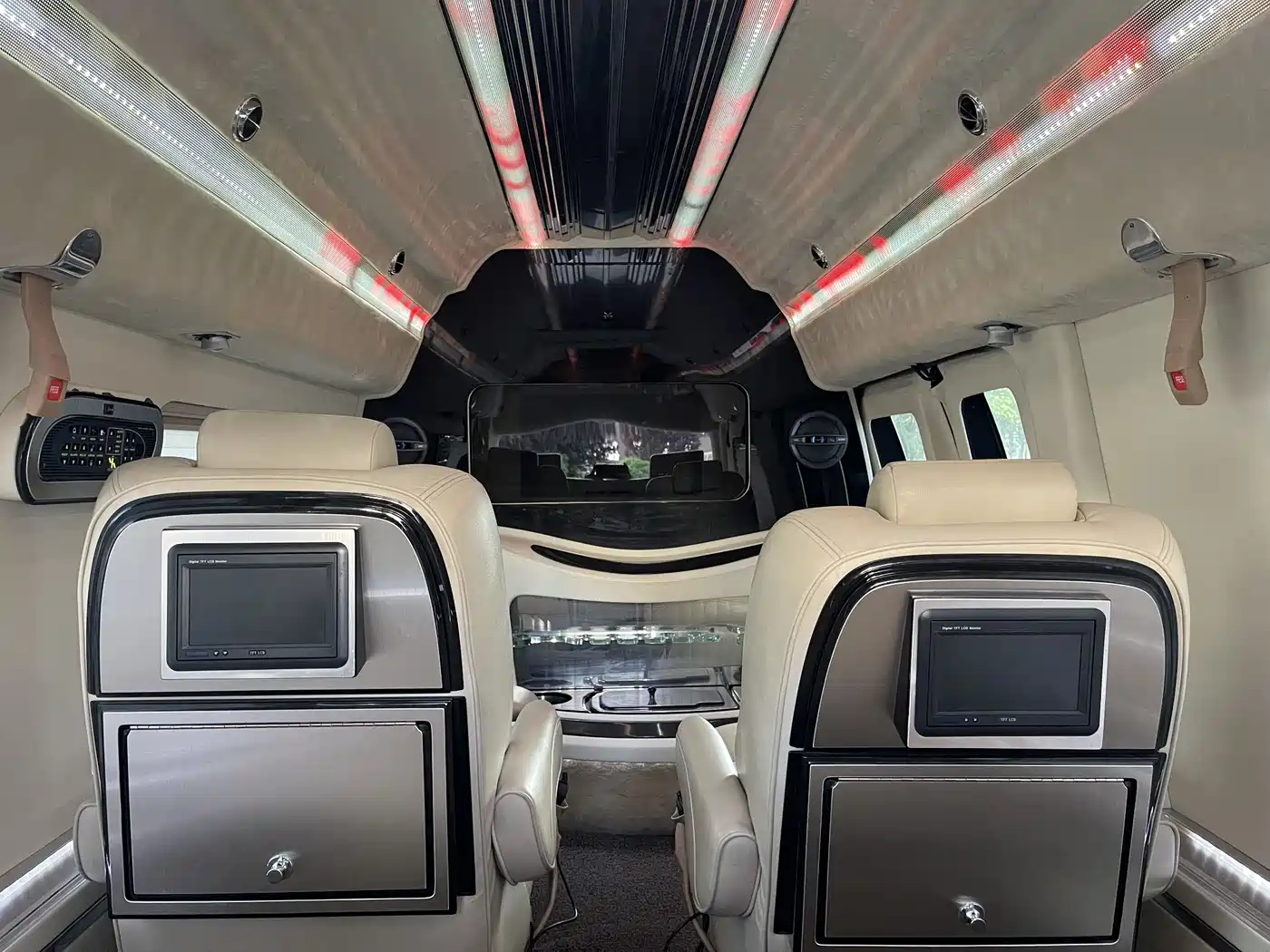 GMC Savana 2013 2011 6.0L Business Star 10-seater