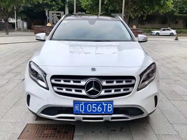 MERCEDES-BENZ GLA