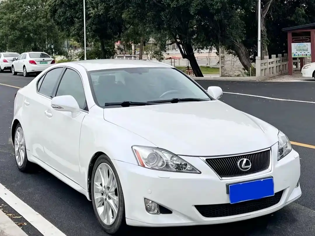 Lexus IS 2009 300 Dynamic Edition фото 2