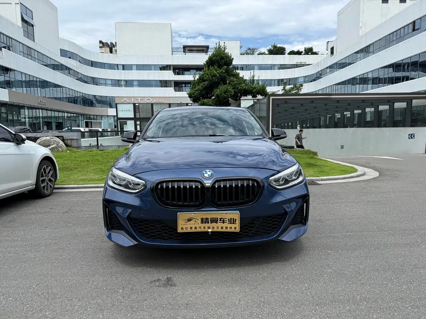 BMW 1 Series 2021 120i M Sport Shadow Edition фото 2