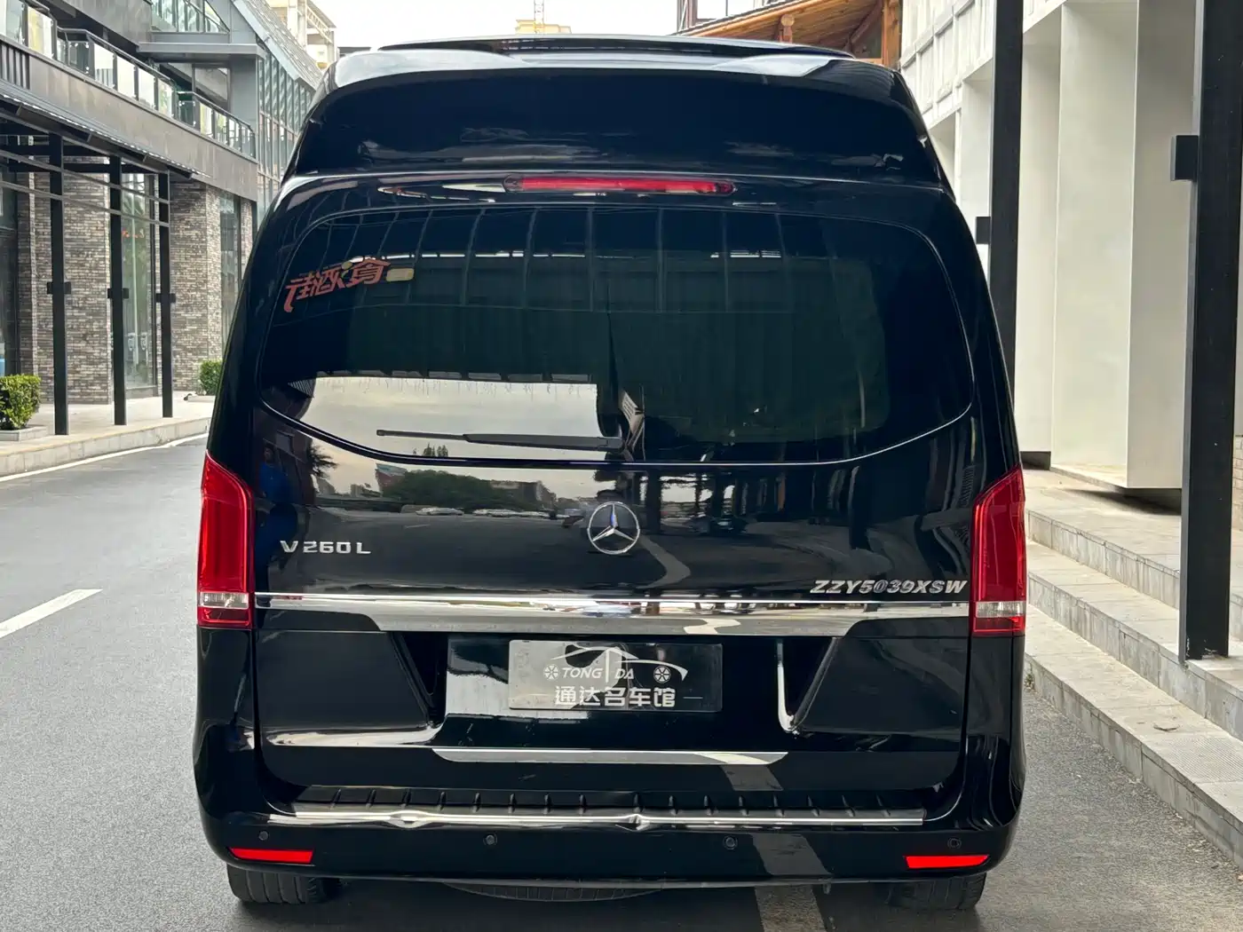 Mercedes-Benz V-Class 2017 Model V 260 L Premium Extended Edition фото 25