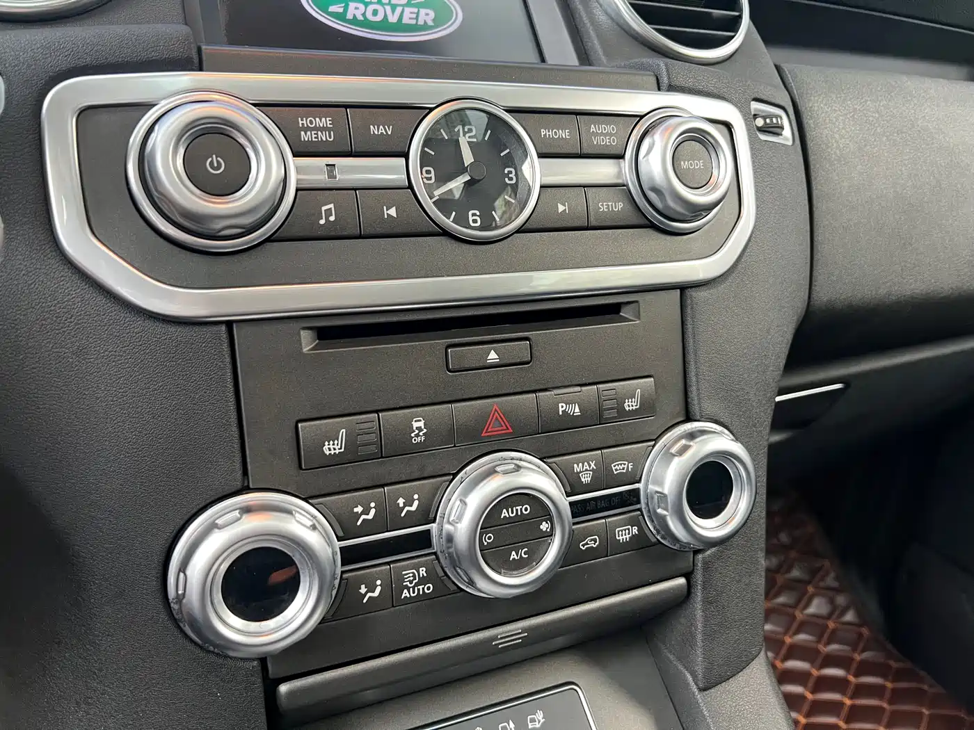 Land Rover Discovery 2015 3.0 SC V6 HSE фото 9
