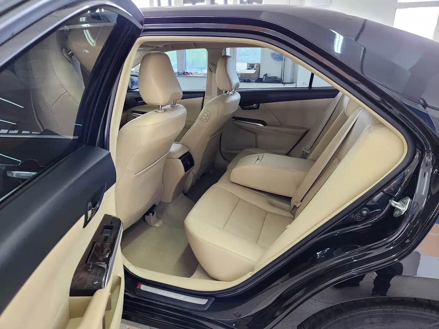 Toyota Camry 2015 2.5G Luxury Navigation Edition фото 8