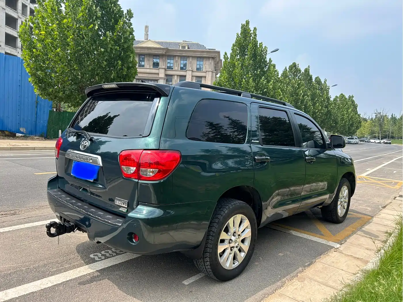Toyota Sequoia 2010 5.7 Platinum Edition фото 8
