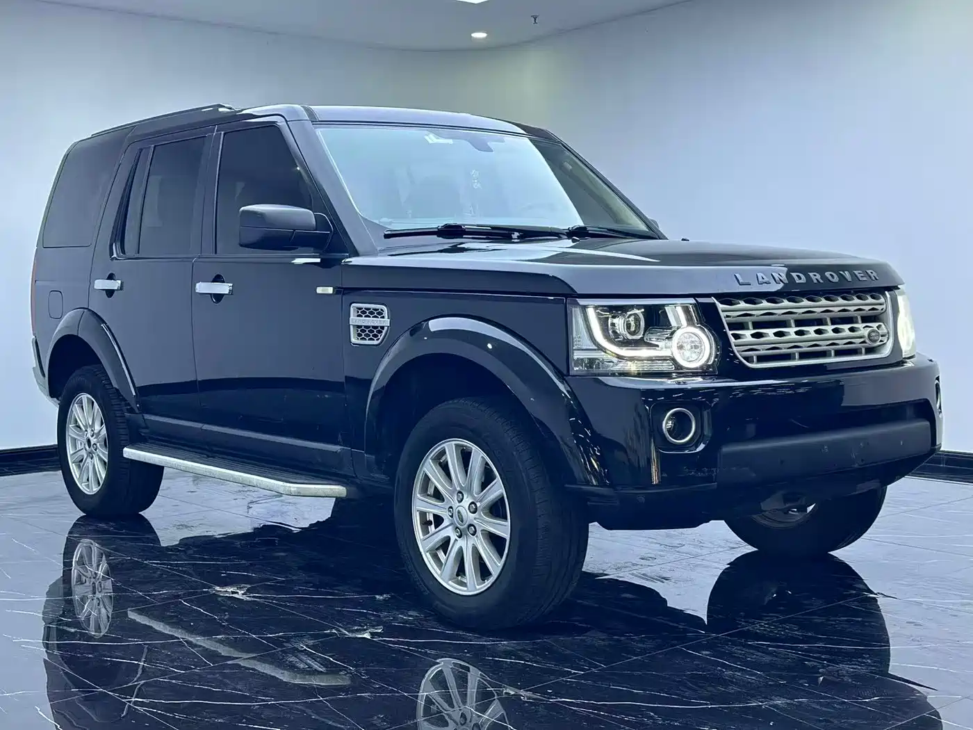 Land Rover Discovery 2010 4.0 V6 HSE Petrol фото 2