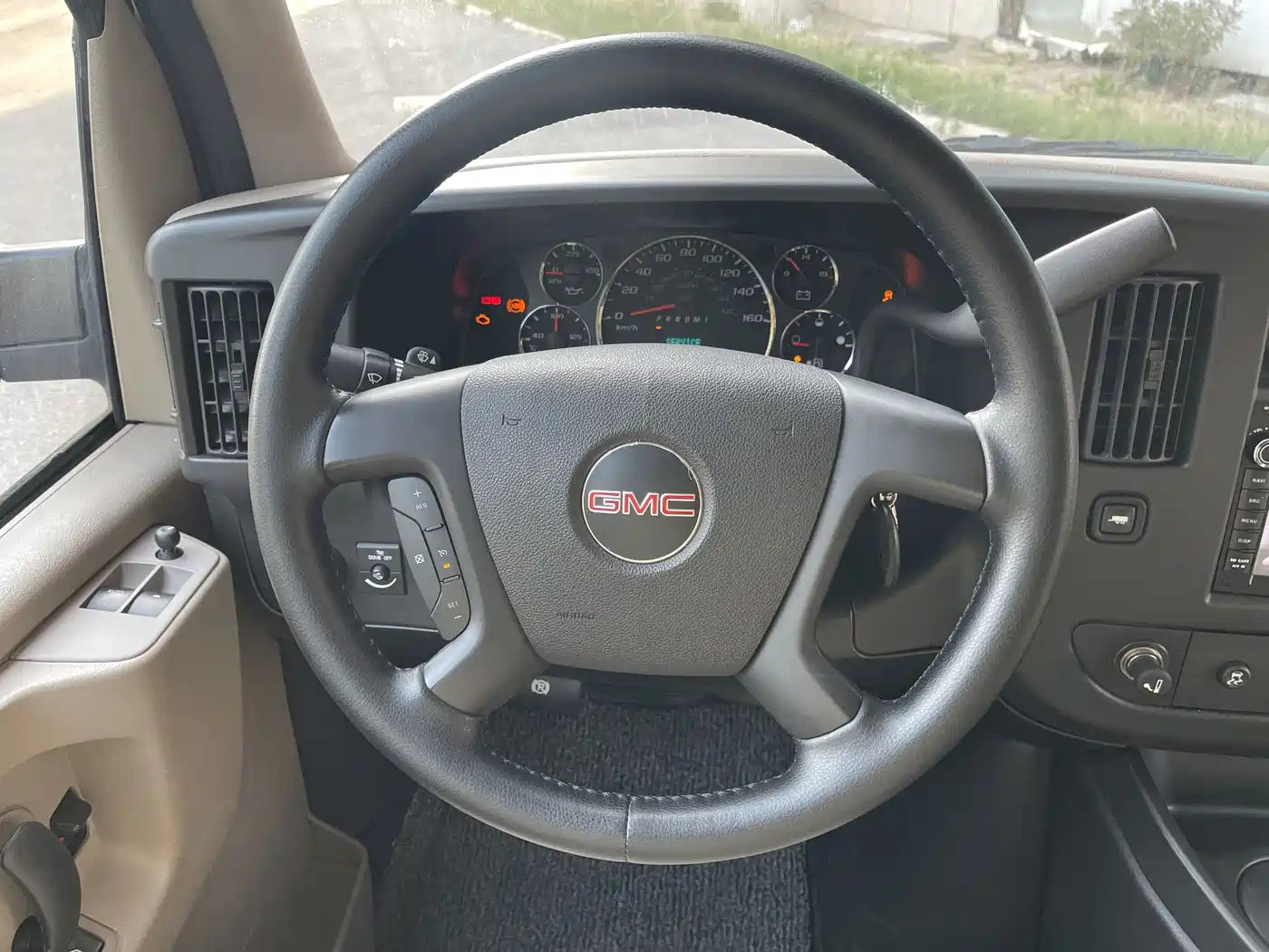 GMC Savana 2013 2011 6.0L Business Star 10-seater