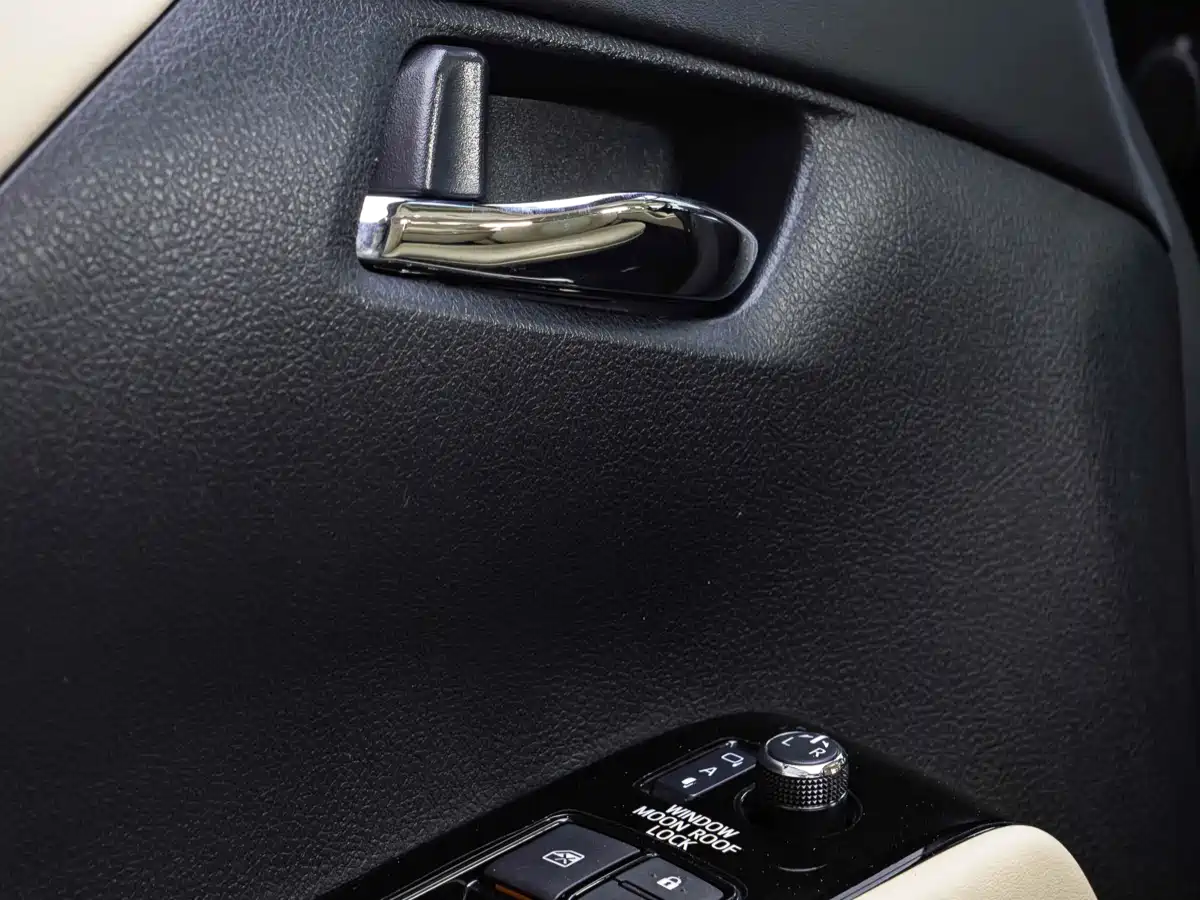 Toyota Vellfire 2021 Crown Hybrid 2.5L HV Premium Edition фото 11