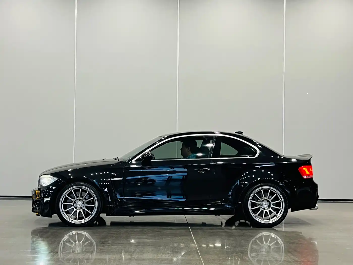 BMW 1 Series M 2011 1M Coupe фото 5