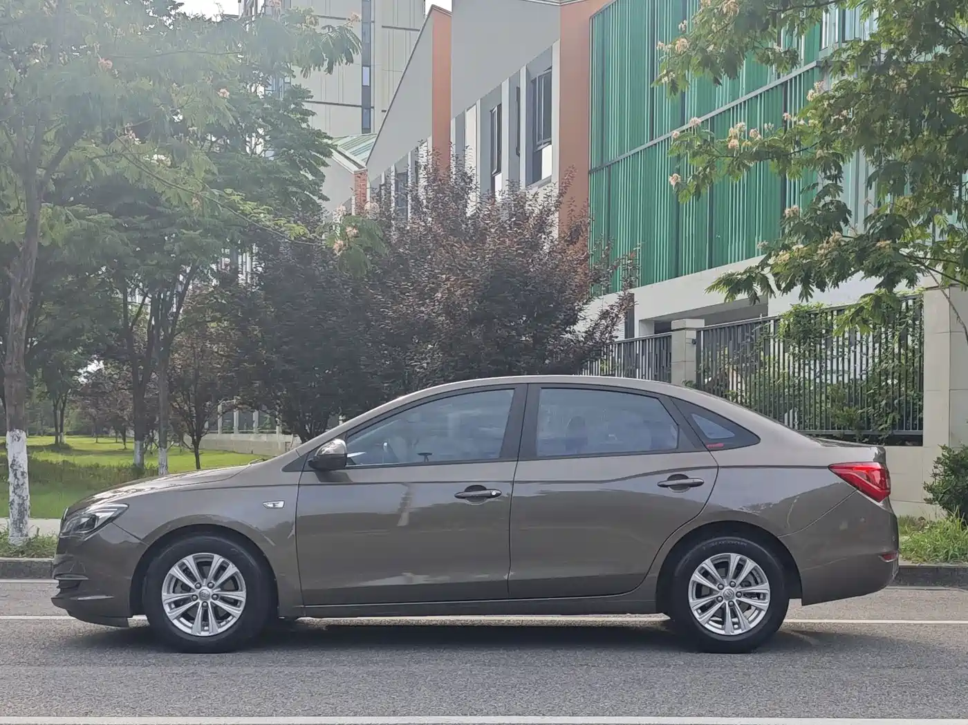 Buick Excelle 2015 15N Automatic Progressive фото 2