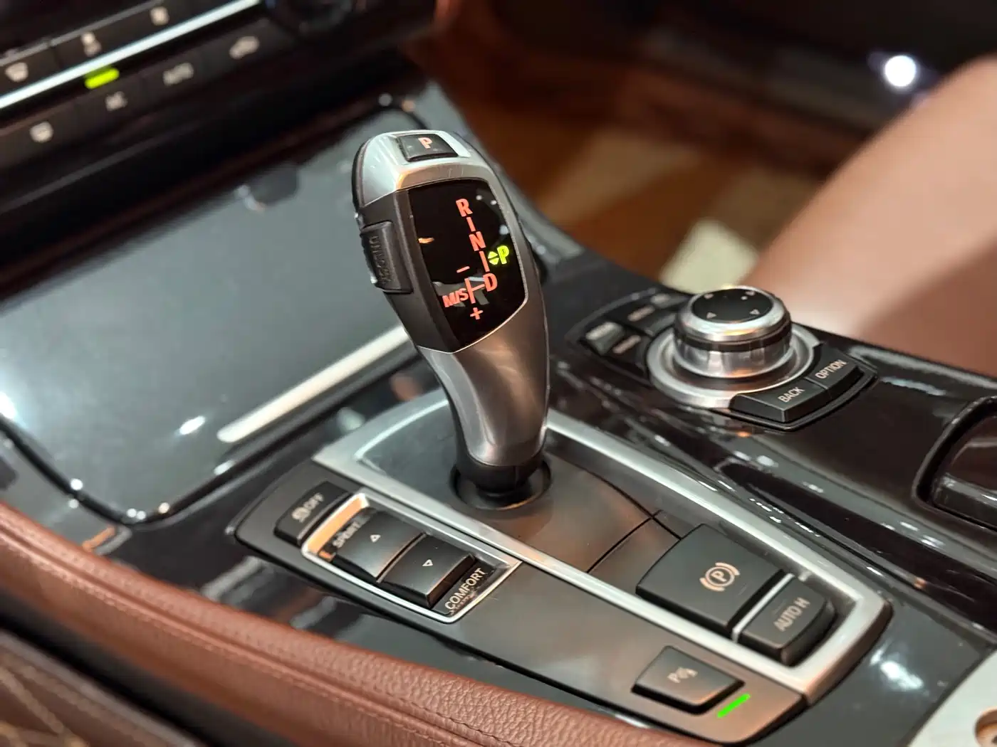 BMW 5 Series 2014 520Li Elegance фото 9