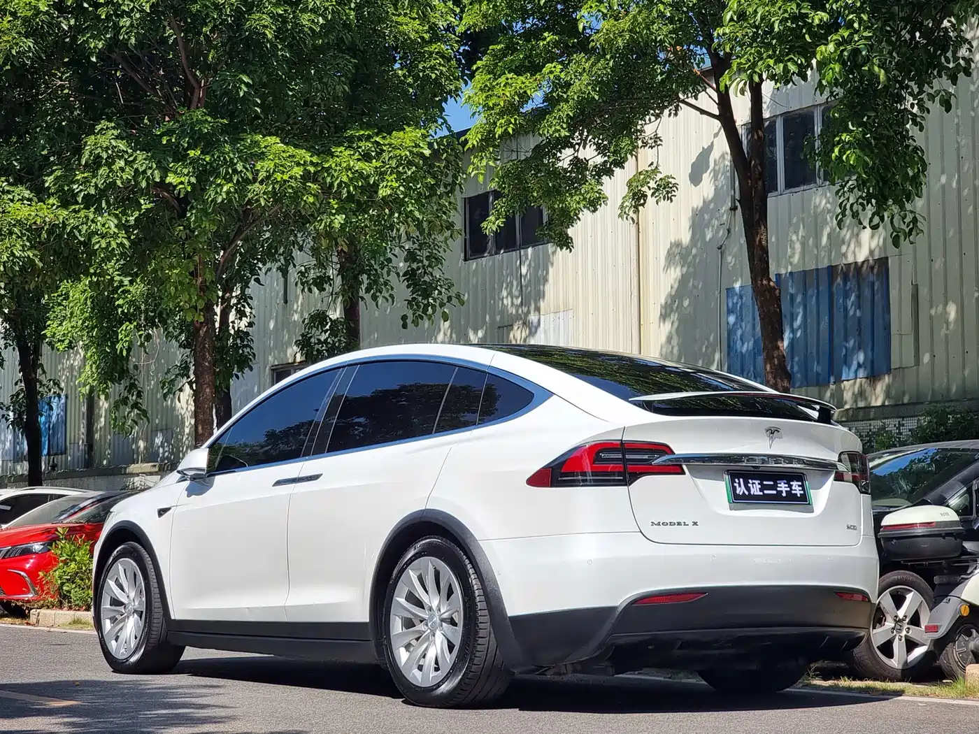 TESLA MODEL X