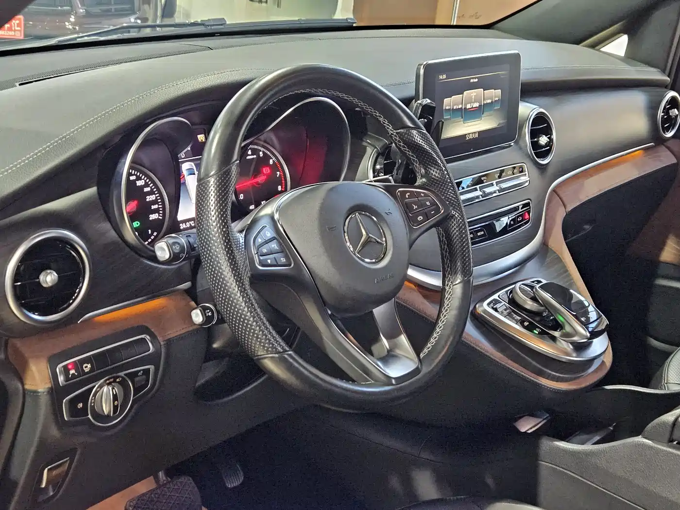 Mercedes-Benz V-Class 2018 V 260 L Premium Long Version China V фото 9