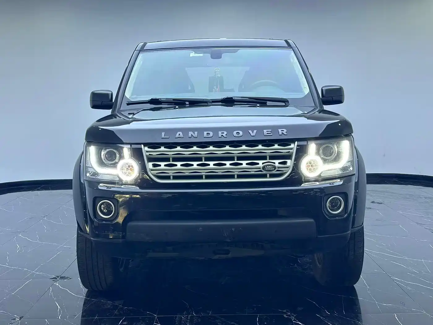 Land Rover Discovery 2010 4.0 V6 HSE Petrol фото 3