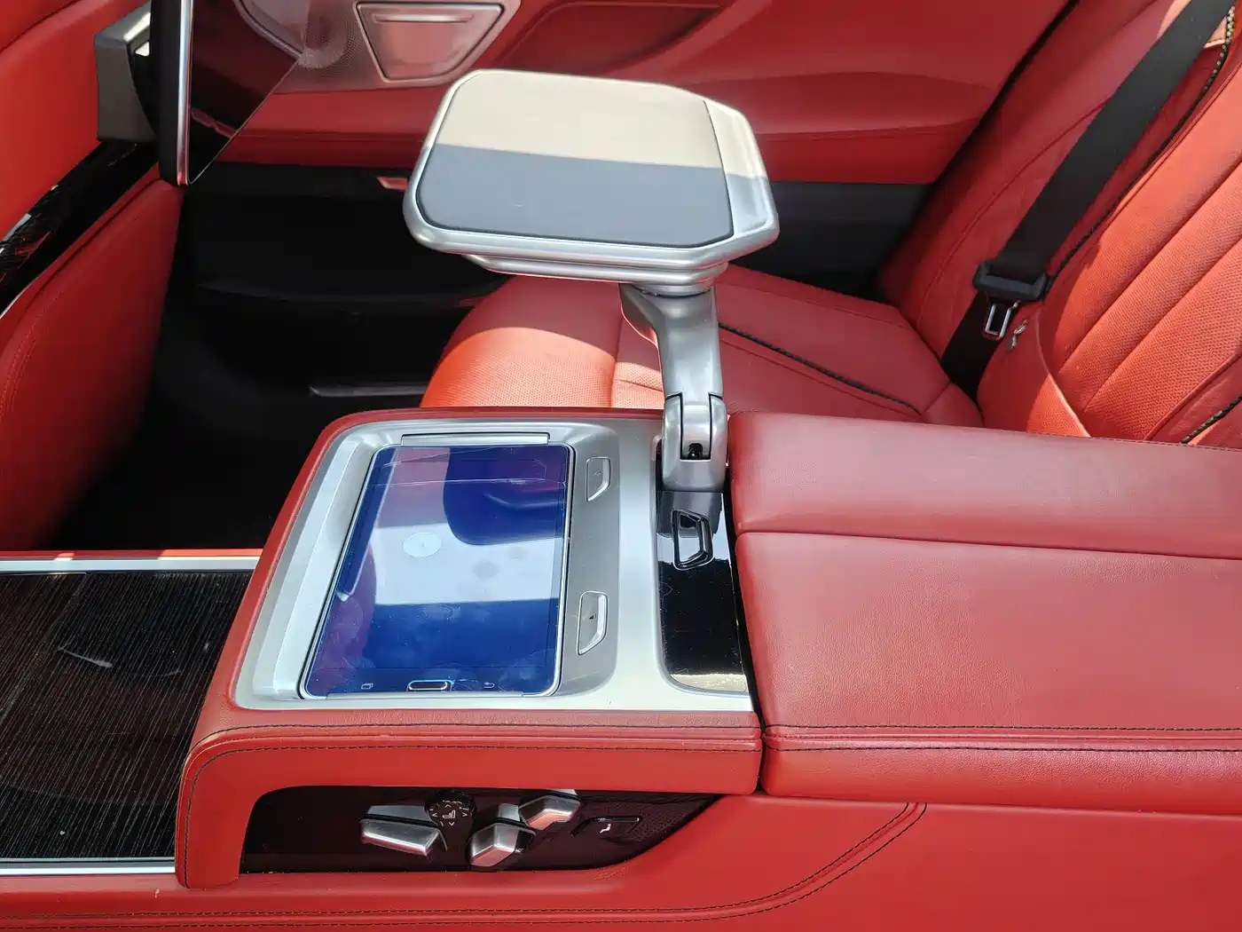BMW 7 Series 2017 M760Li xDrive Excellence Luxury фото 18