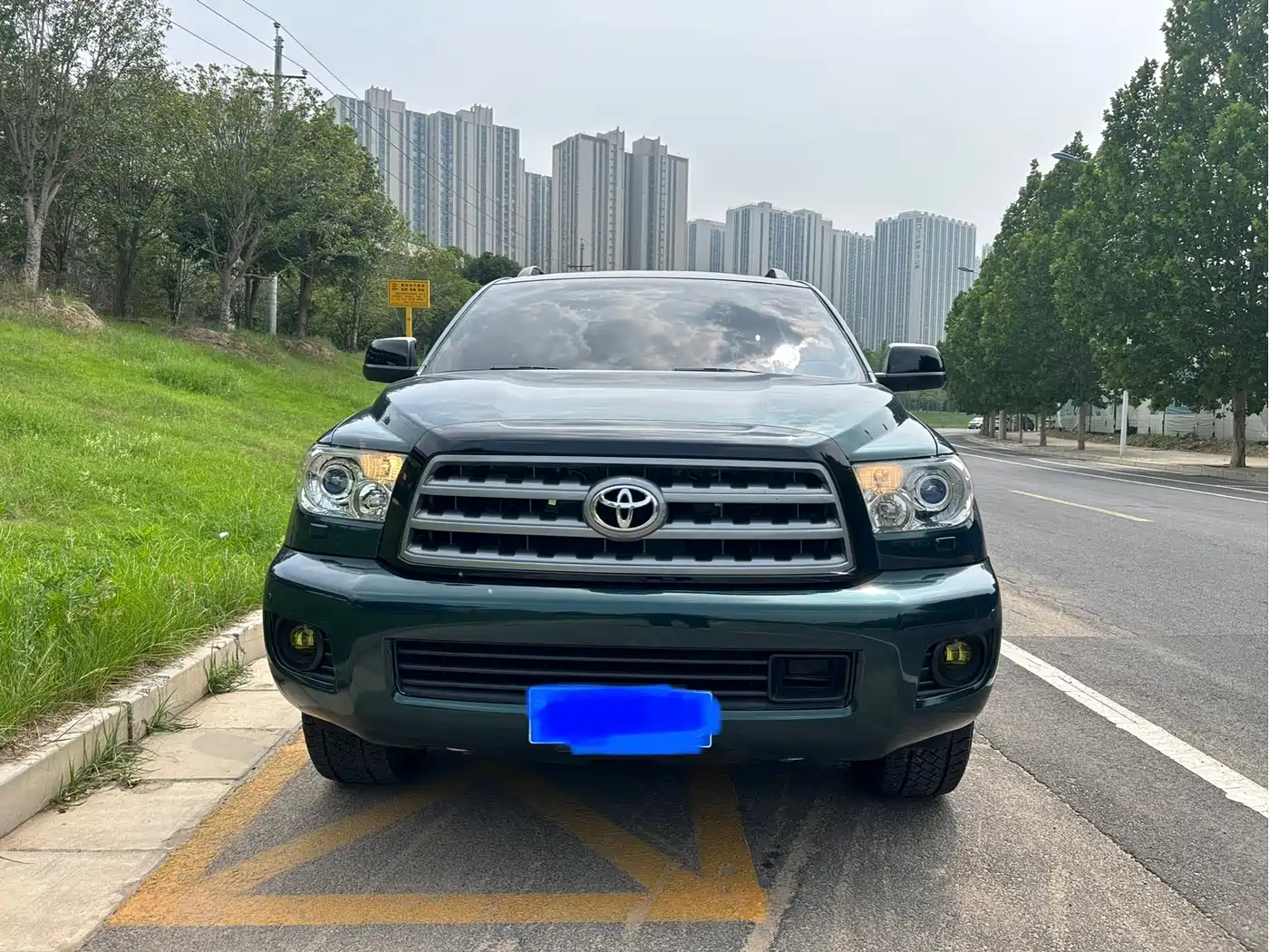 Toyota Sequoia 2010 5.7 Platinum Edition фото 2
