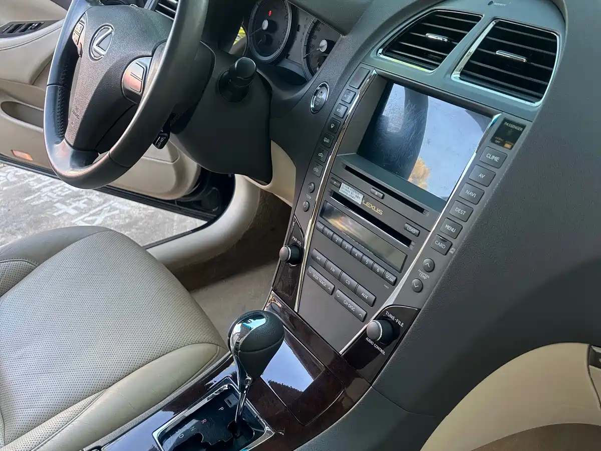 Lexus ES 2010 240 Elegance Edition фото 13