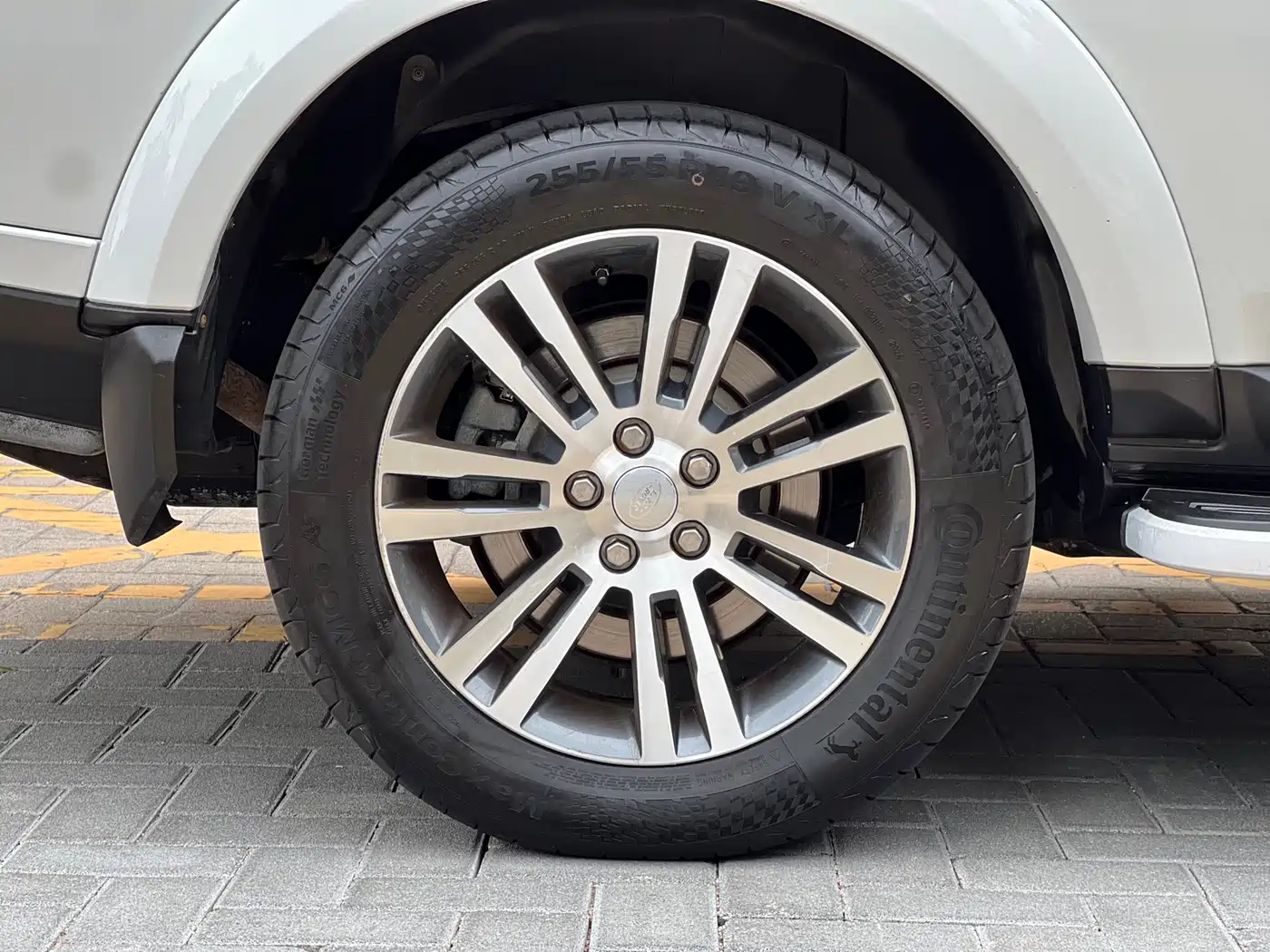 Land Rover Discovery 2015 3.0 SC V6 HSE фото 15