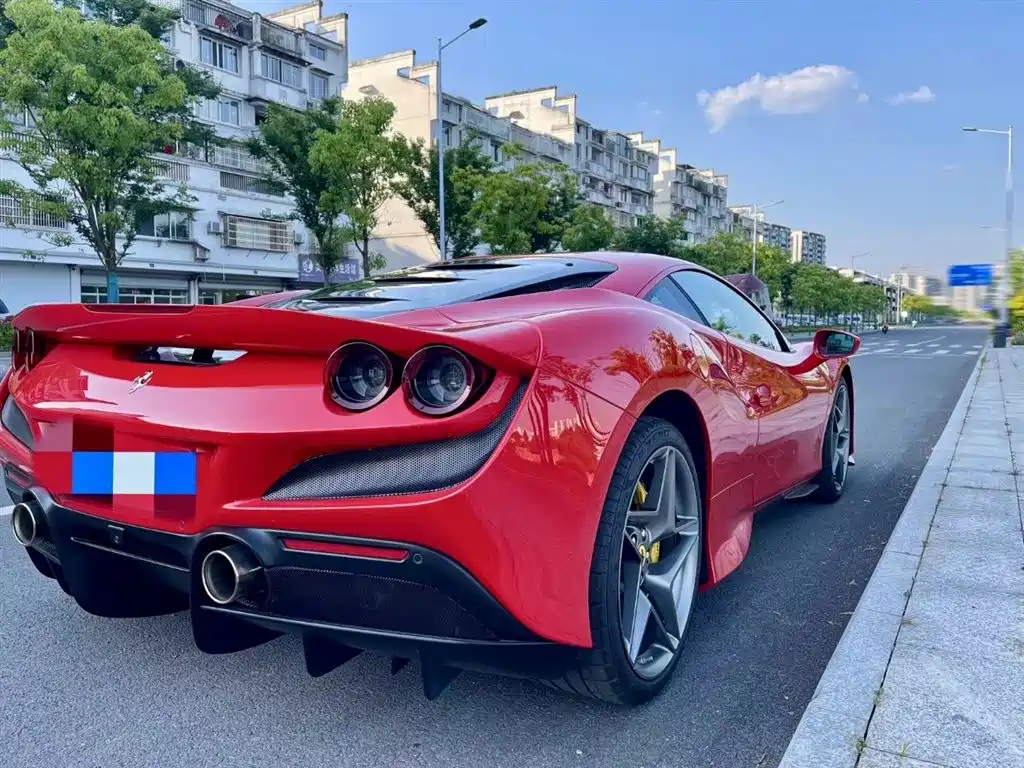 FERRARI F8