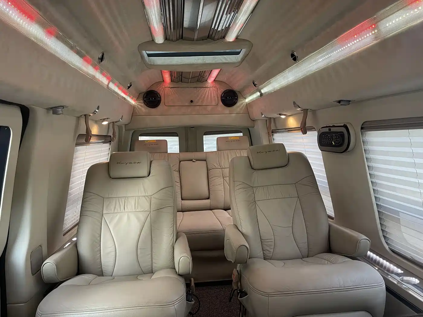 GMC Savana 2013 2011 6.0L Business Star 10-seater